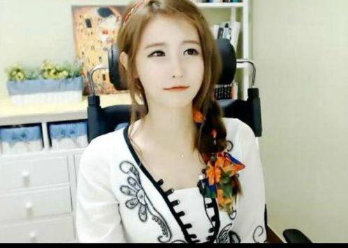 女主播为礼物和路人,定制礼物传递温暖情谊